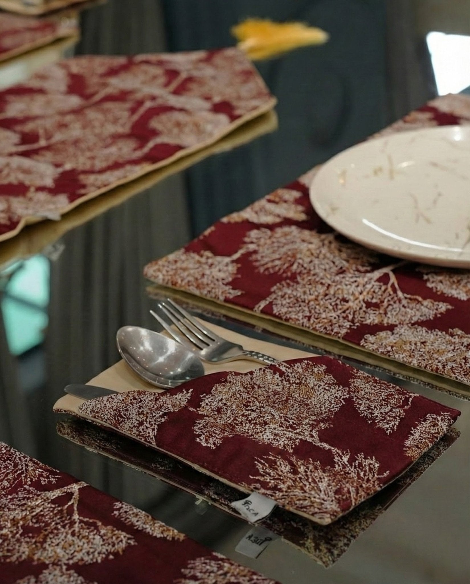 Wine Red Gold Starburst Jacquard Dining Set – Table Runner, 6 Placemats & 6 Spoon Covers - The Idea
