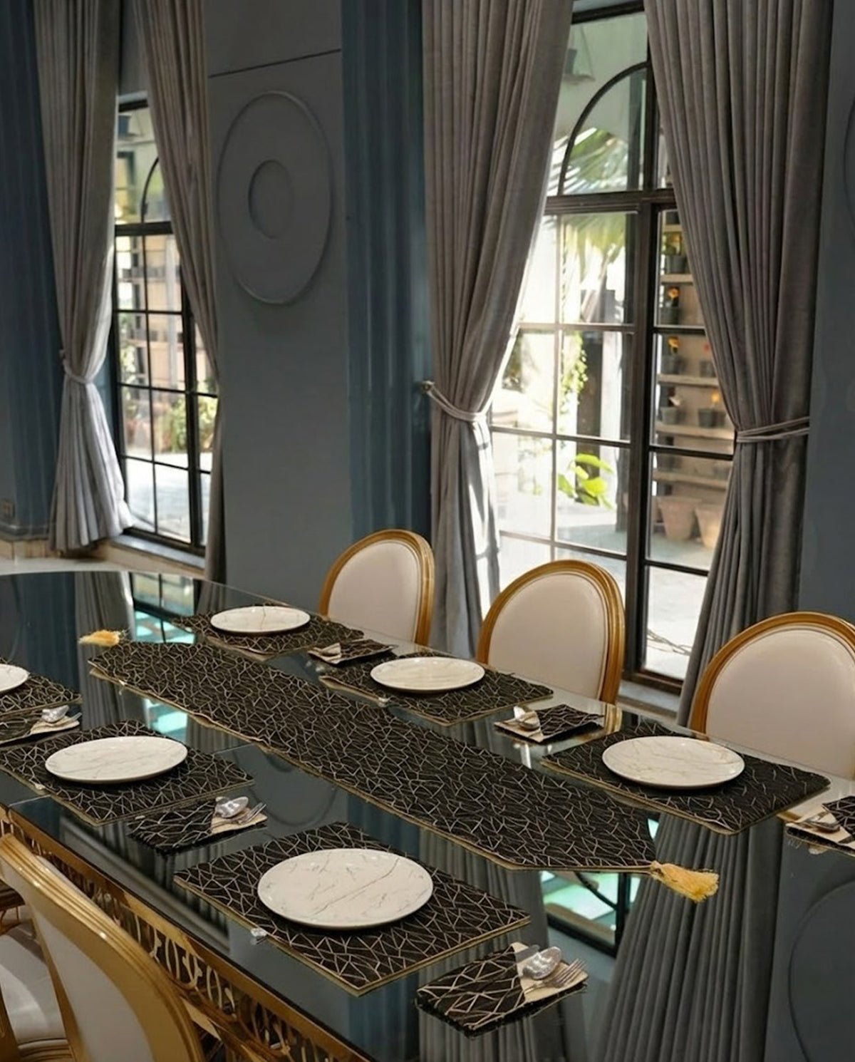 Golden Starburst Jacquard Dining Set – Table Runner, 6 Placemats & 6 Spoon Covers